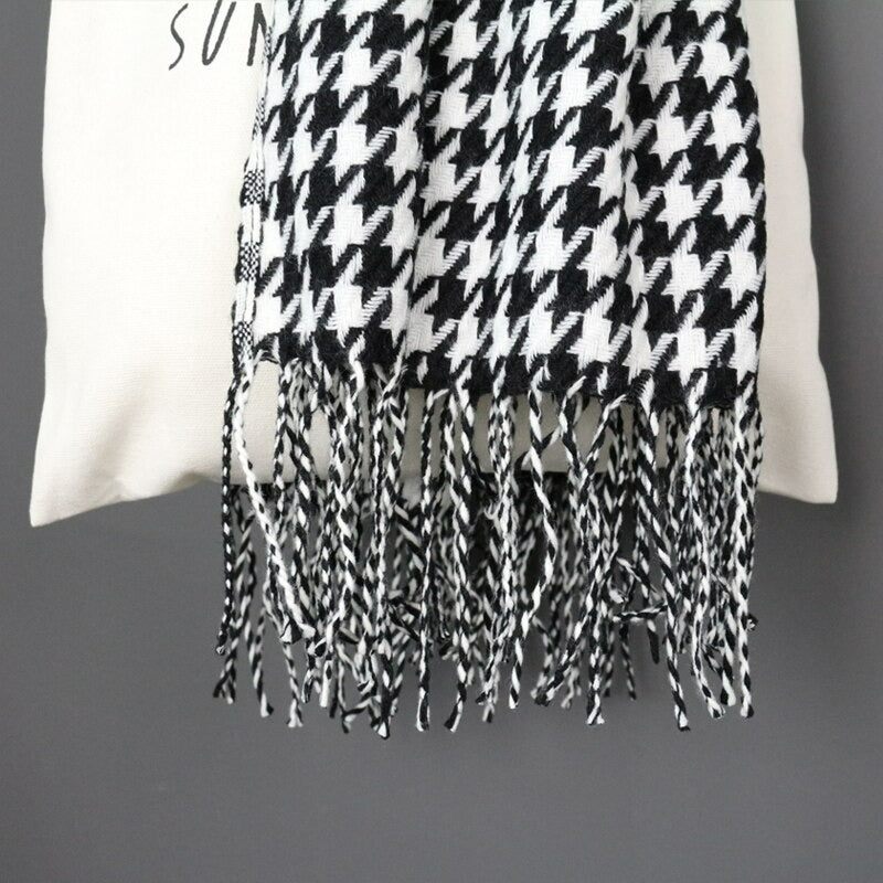 Black and white blanket scarf